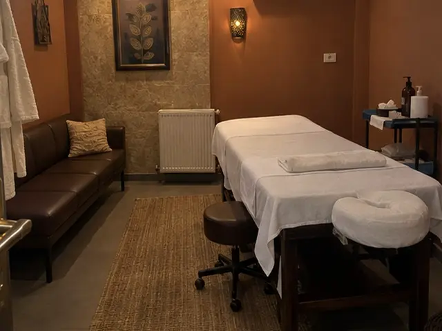 Deri kanepeli, halılı masaj odası — Atışalanı, Masaj Salonun